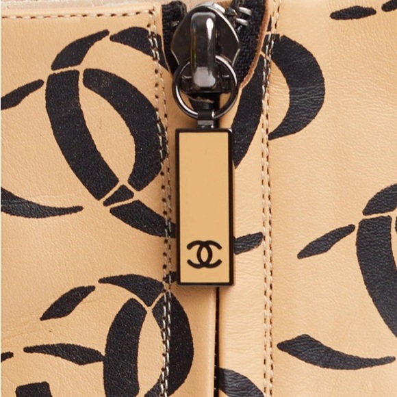 🆕 Chanel CC Runaway ankle boots👢 - Picture 7 of 13